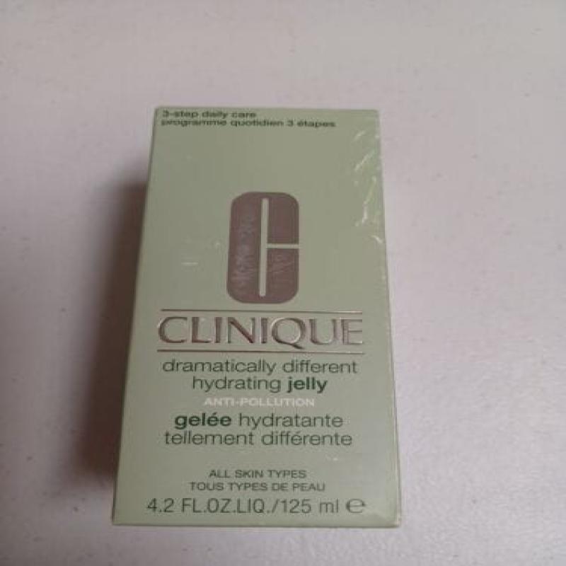 Dramatically Different Hydrating Jelly by Clinique for Unisex - 4.2 oz Gel